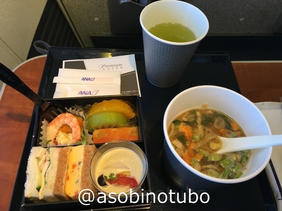 Ana 福岡空港 関西国際空港行きのプレミアムクラス機内食 16 11 12