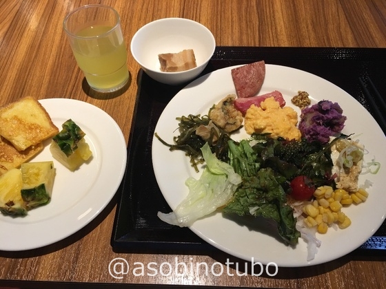 沖縄 手作り感満載のでかいハンバーガー 沖縄県浦添氏のjimmy S 浦添店